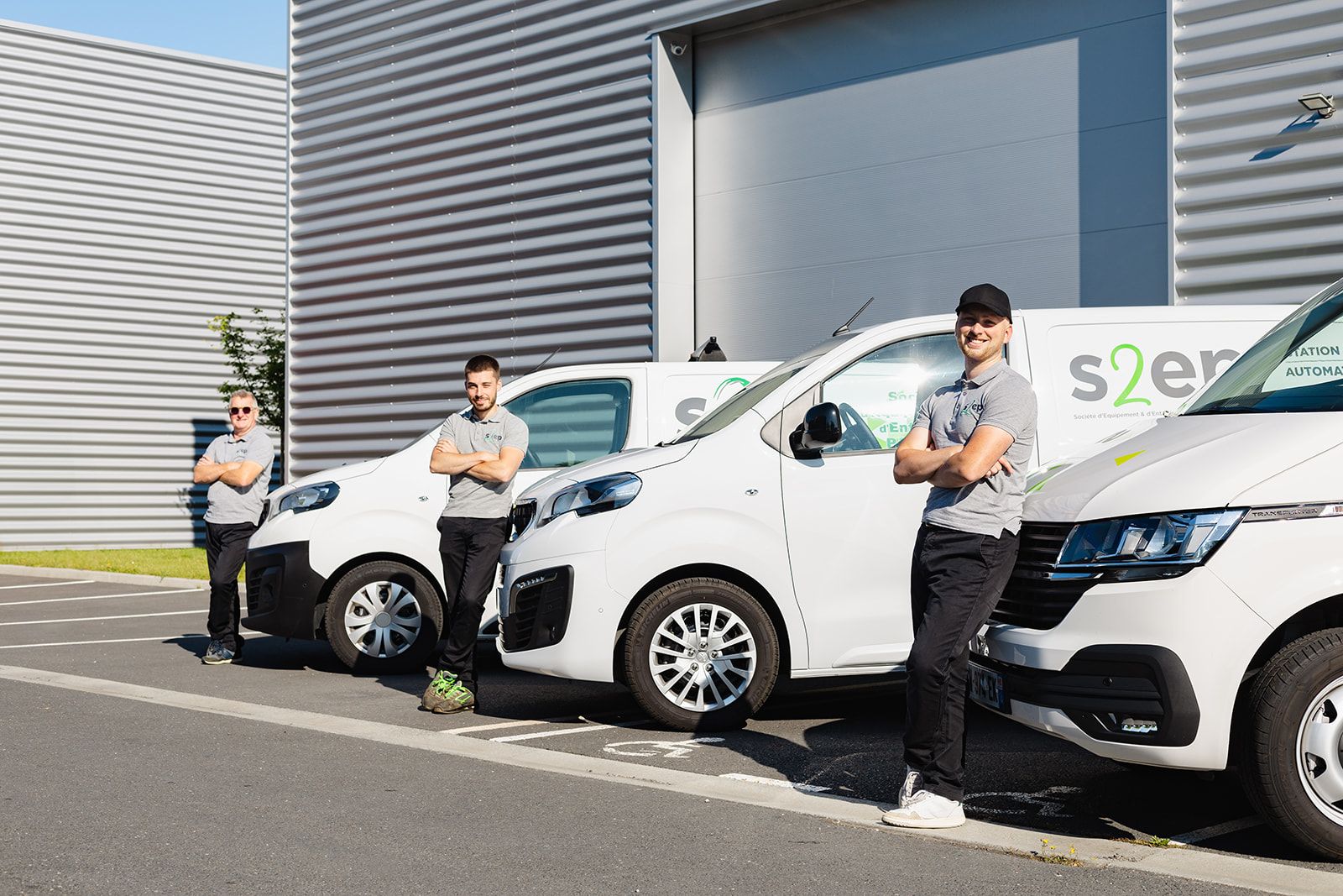 equipe S2EP avec vehicule